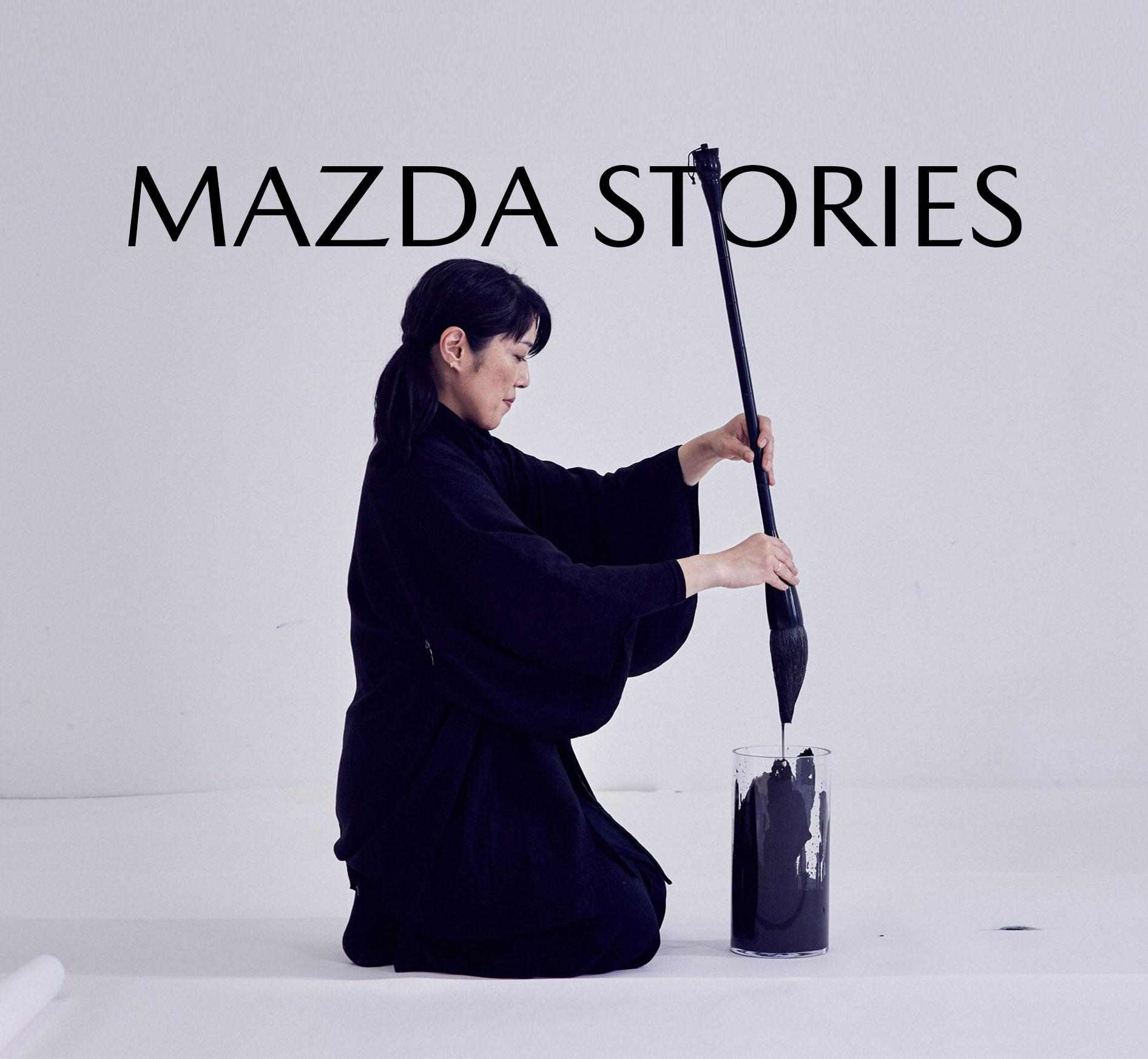 Artista y calífrafa  Rie Takeda expresando los conceptos clave en la filosofía de diseño de Mazda.